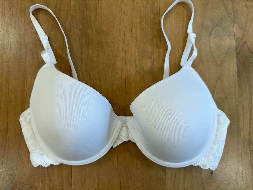 Maidenform Women's White Underwire Bra Size 36B Lace Wing